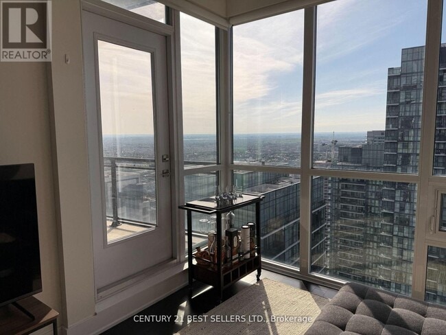 Building Photo - 510 Curran Place