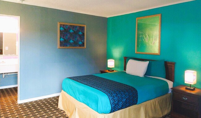 Foto del edificio - 110 E Flint Hills Blvd