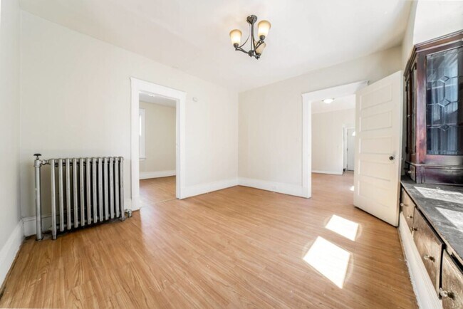 Building Photo - 3402 Roehl Ave