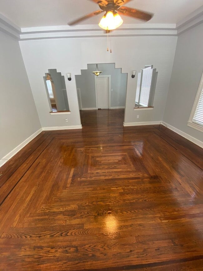 Building Photo - 2/1 in Columbus district Tampa!