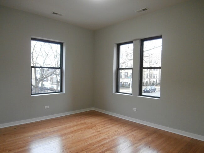 Building Photo - 2323 W Arthur Ave