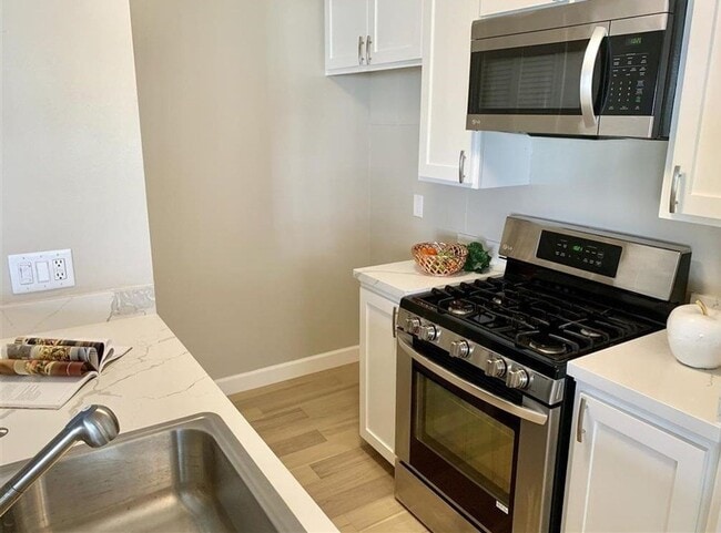 Foto del edificio - Pleasanton Laguna Vista 2 Bed / 1 bath, updated kitchen & bathroom, Two Year Lease required, Comm...