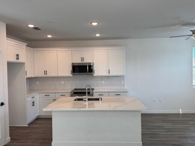 Foto del edificio - New Construction 4BR Home (2025) – Modern Living + 2-Car Garage