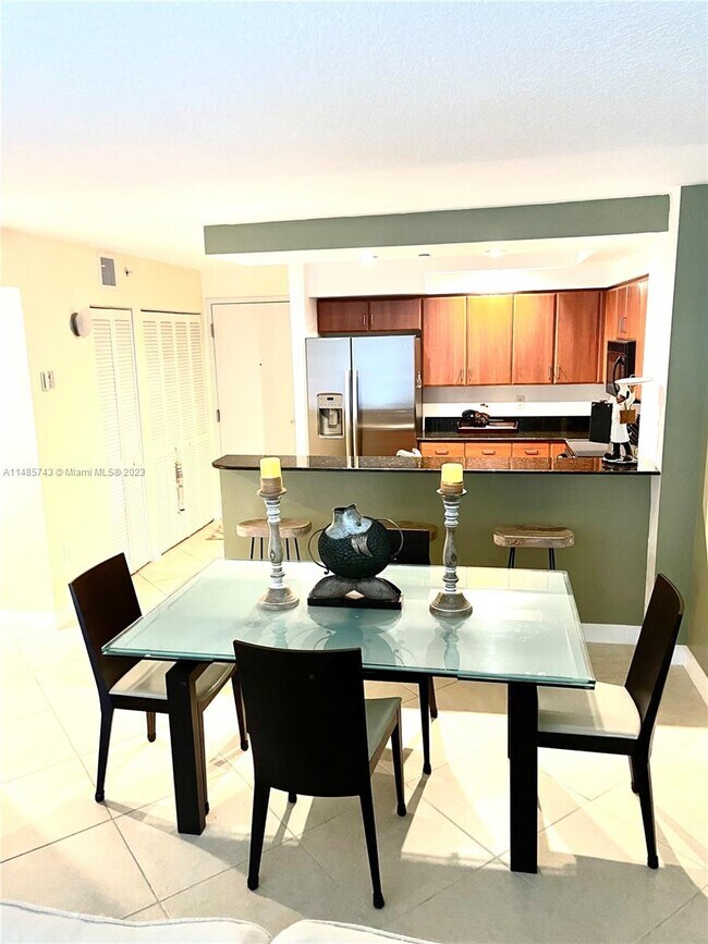 Foto del edificio - 6917 Collins Ave