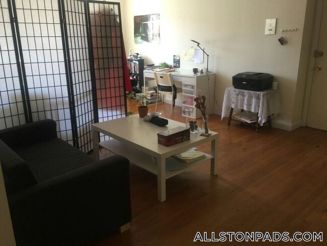 Building Photo - 34 Gardner St