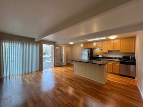 Building Photo - 3036 SE 31st Ave