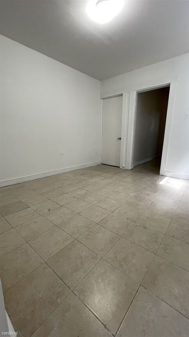Foto del edificio - 2 br, 1 bath Duplex - 3332 North Lee Street 1