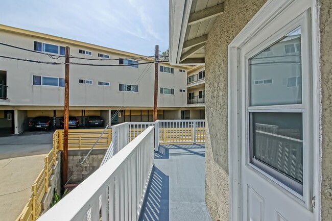 Building Photo - 344-348 Calle Miramar