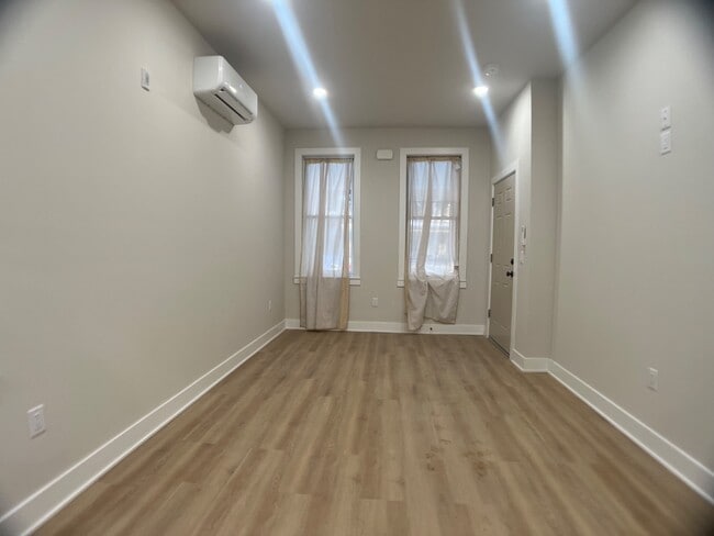 Foto del edificio - 121 W Sharpnack St