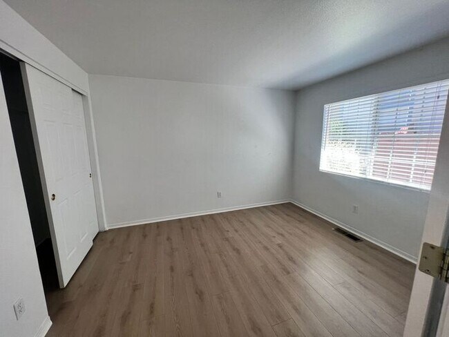 Foto del edificio - 1585 Roma Ct