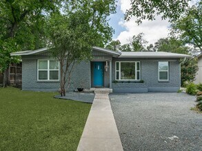 Building Photo - 2010 Edgehill Dr