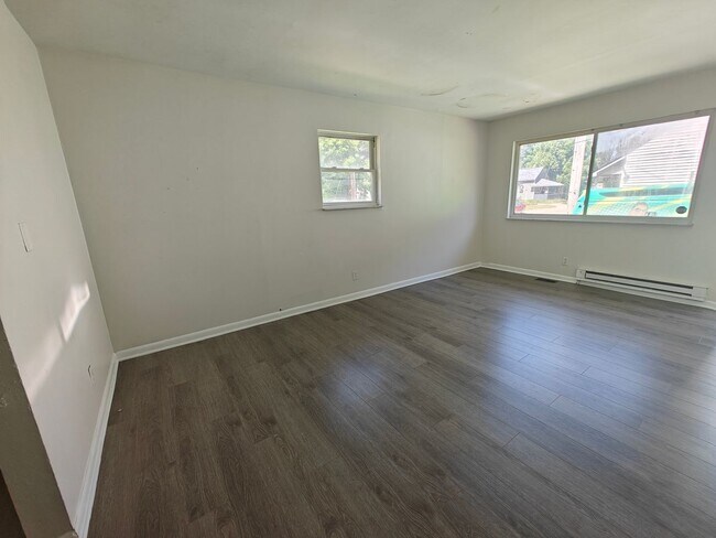 Foto del edificio - 647 W Franklin St