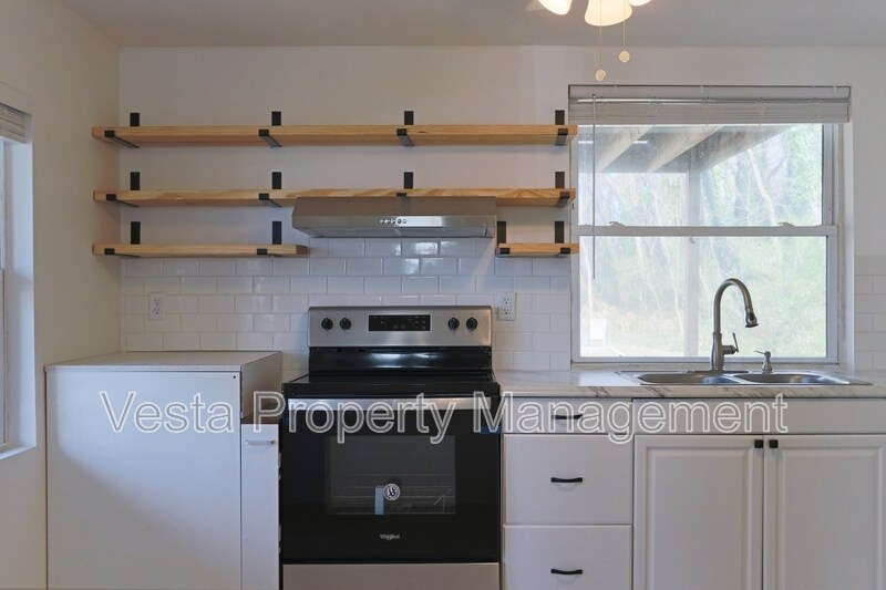 Foto principal - 131 Moody Ave