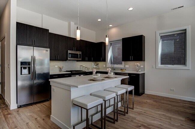 Foto del edificio - 2522 W Addison St