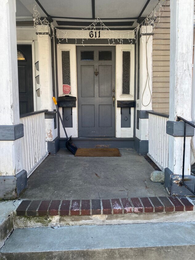 Primary Photo - 611 E 7th St