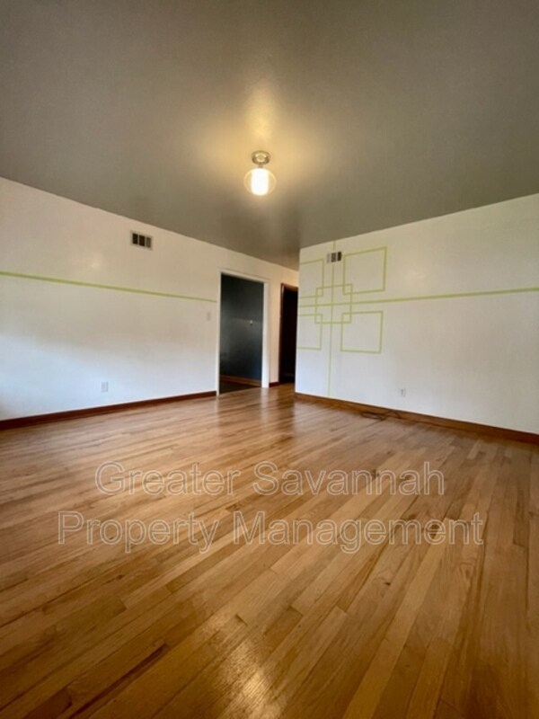 Foto del edificio - 1401 E 33rd St