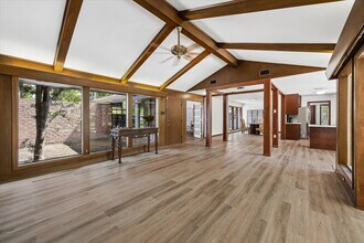 Building Photo - 9805 Shadow Wood Dr