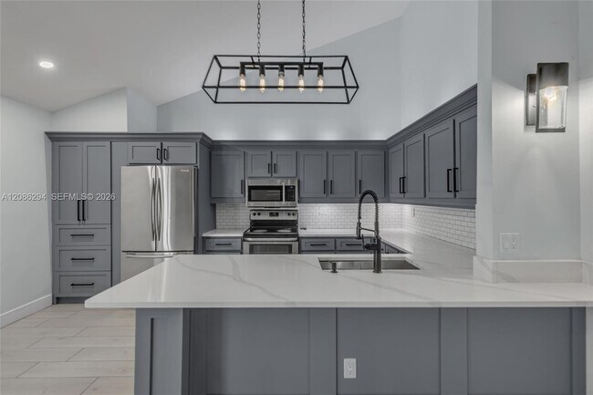 Building Photo - 1050 Summit Trail Cir