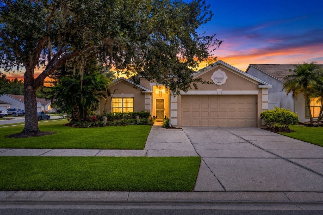 Photo - 18102 Leafwood Cir (Lutz, FL)