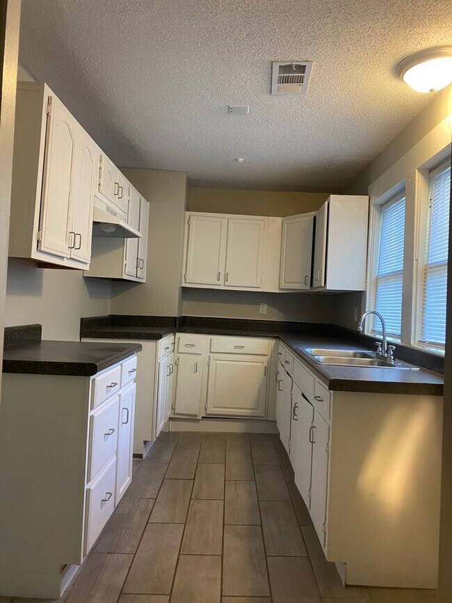 Foto del edificio - Spacious 3BR/2BA - Move-In Ready!