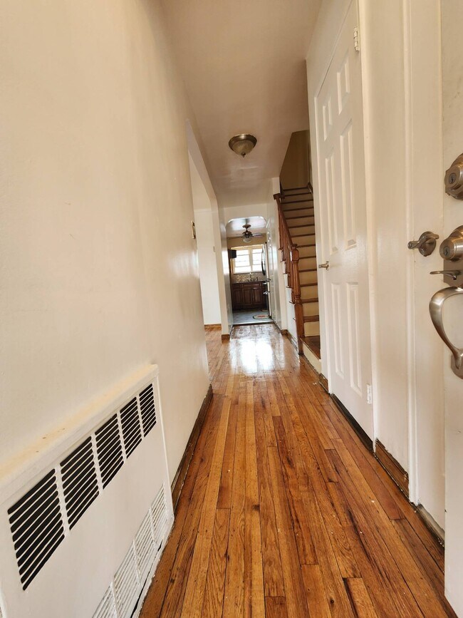 Building Photo - 1688 E 55th St
