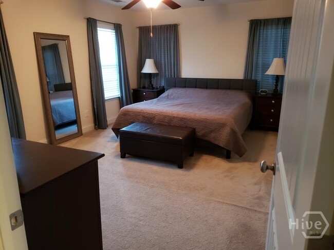 Building Photo - 60 Sunbury Dr