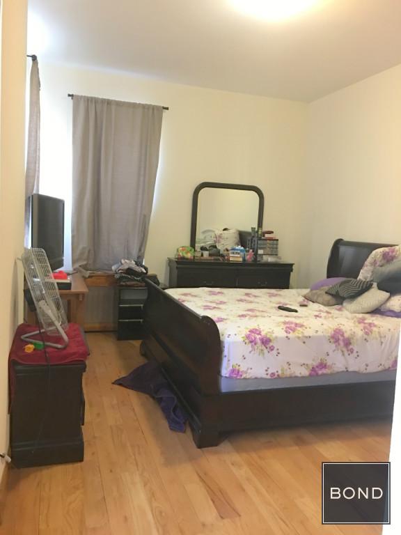 Building Photo - 100 E 74th St