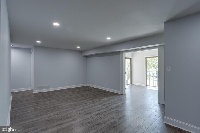 Building Photo - 110B Red Cedar Ct