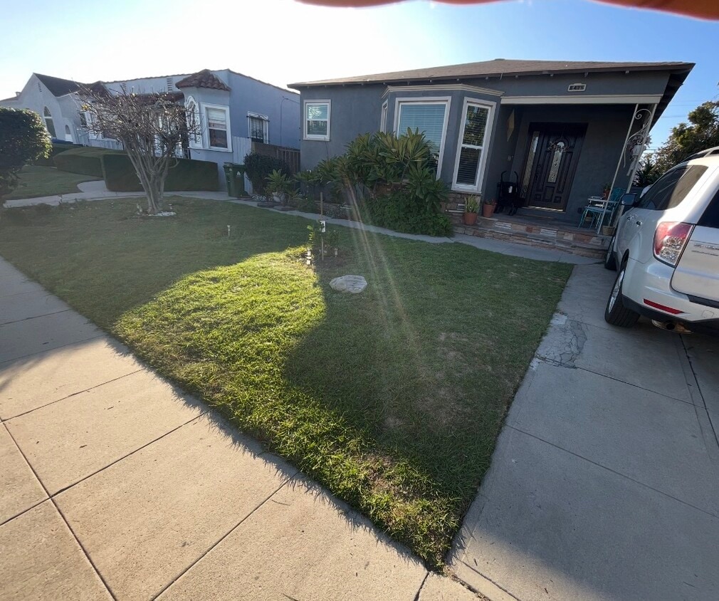 Frente de la casa - 6425 Haas Ave