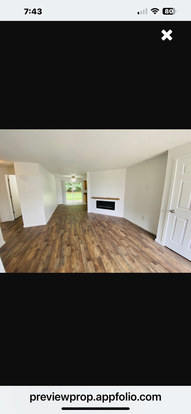Living room entrance - 11040 N Skagit St