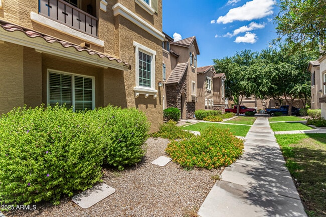 Building Photo - 1326 S Sabino Dr