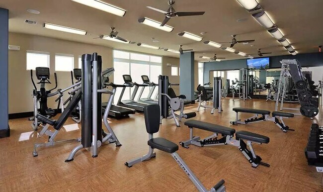 Building Photo - 2 Bedroom With River View