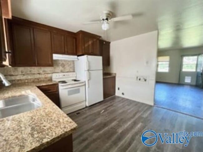 Building Photo - 1332 Oshaughnessey