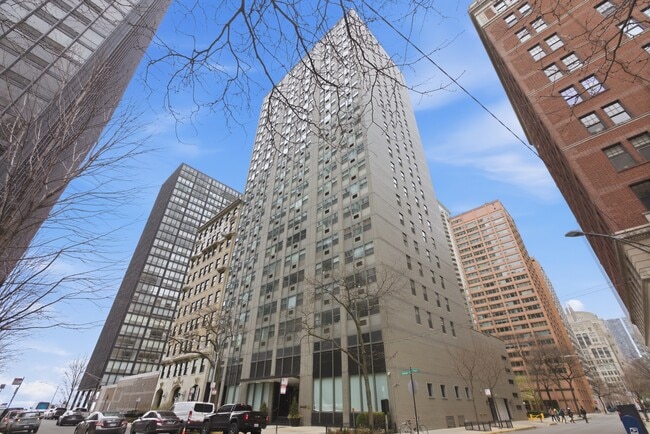 Building Photo - 253 E Delaware Pl