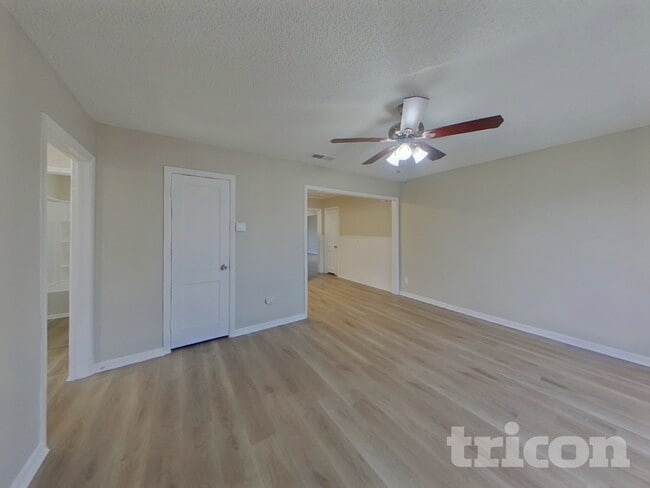 Building Photo - 737 SE 3rd St