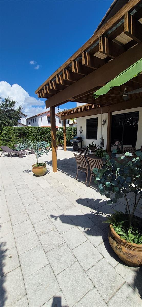 Foto del edificio - 8760 NW 102nd Ct