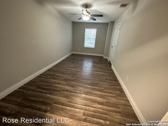 Building Photo - 4 br, 1 bath House - 910 Rexford Dr