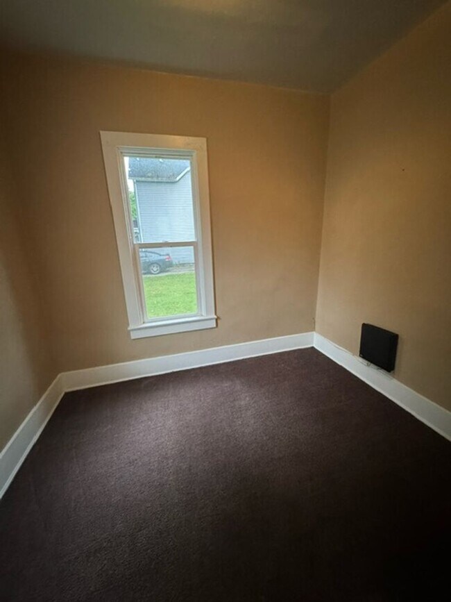 Foto del edificio - 1334 Huestis Ave