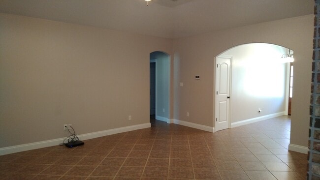 Building Photo - 3656 Belview Rd