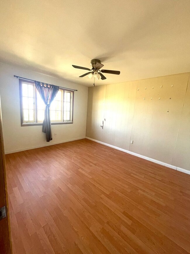 Building Photo - 3 Bedroom 2 Bathroom Home Near Town