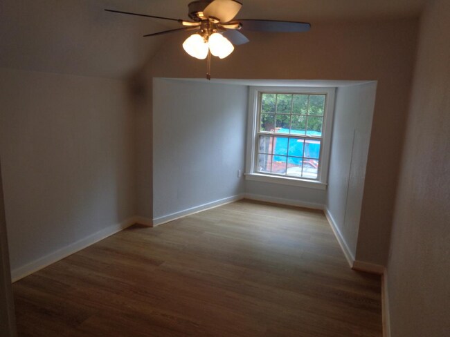 Building Photo - 736 S Fannin Ave