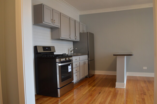 Building Photo - 1631 W Belmont Ave