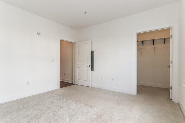 Building Photo - 827 Stiller Ln