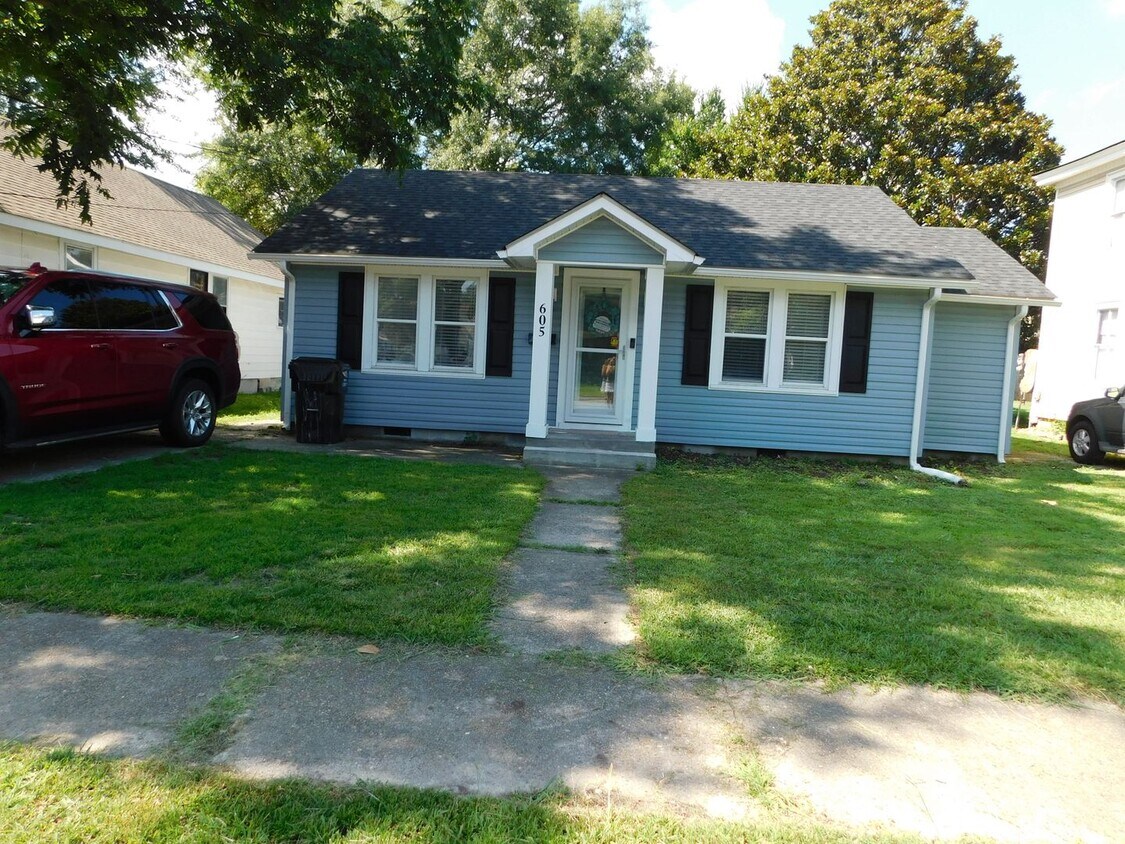 Foto principal - 3 bedroom 2 bath in Elizabeth City