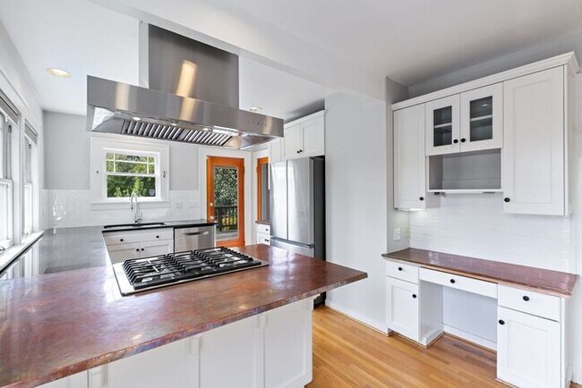 Foto del edificio - Charming Renovated Leschi Craftsman