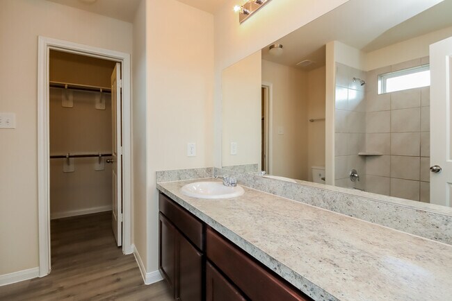 Foto del edificio - 4246 Silver Ranch Rd