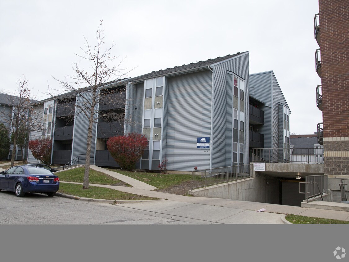 909911 S 3rd St, Champaign, IL 61820 Apartments Champaign, IL