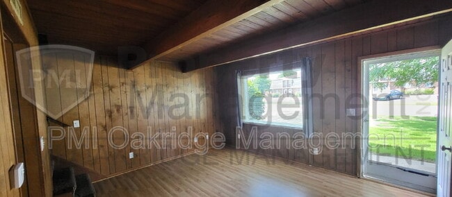 Building Photo - 1531 Spruce Ave