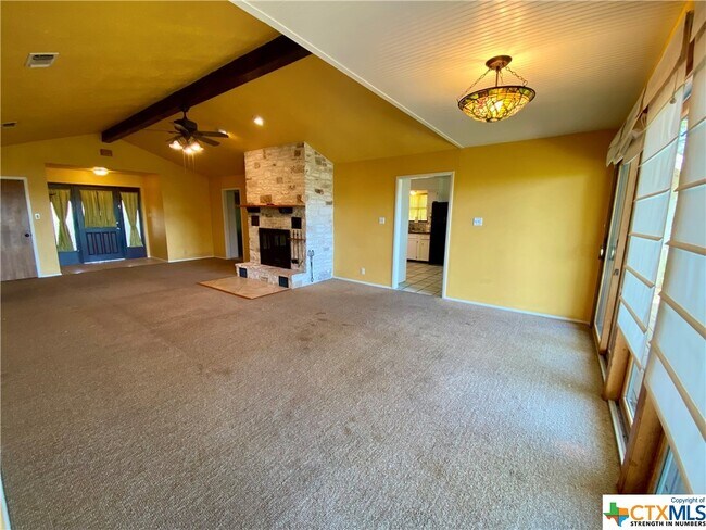 Building Photo - 396 Lake Forest