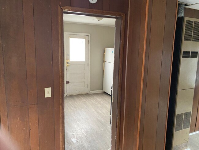 Building Photo - 1221 Varland  Ave